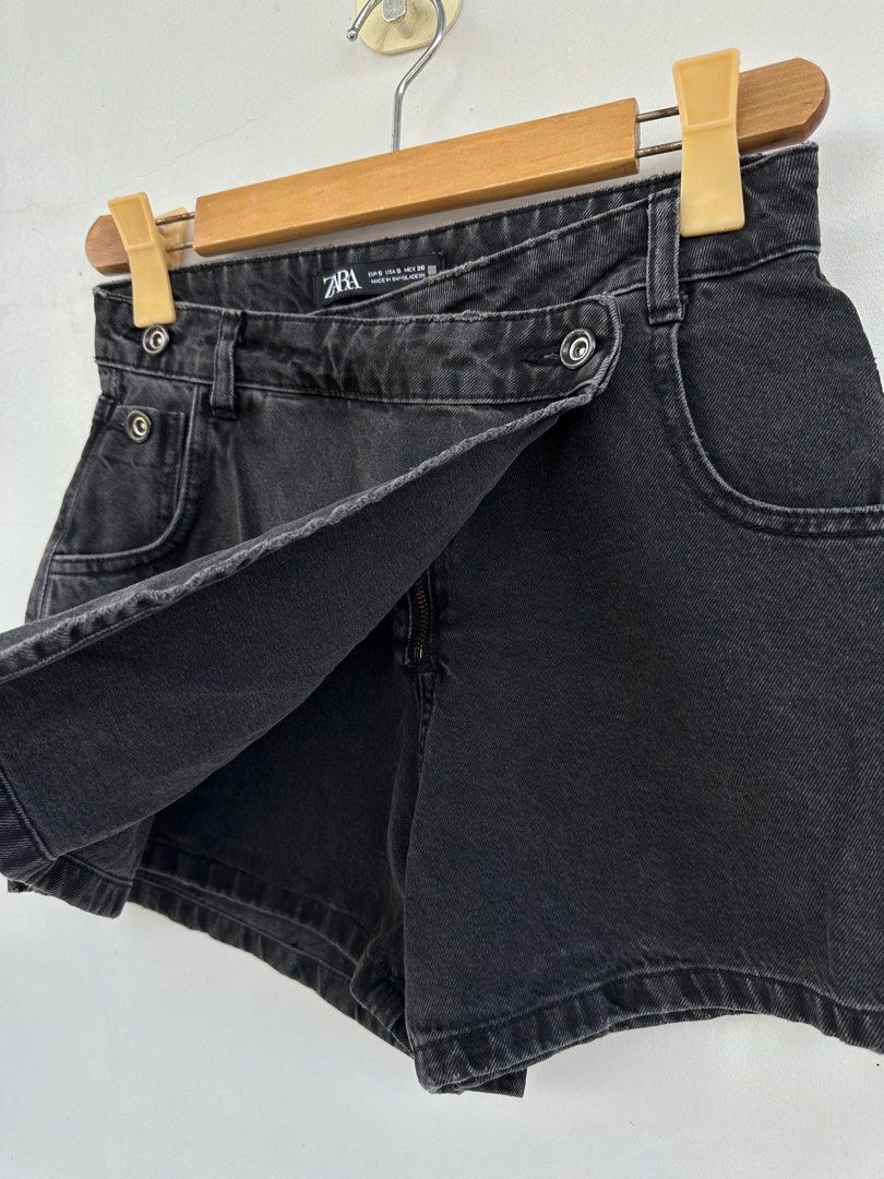 ZARA WRAP BLACK WASH DENIM SKORT (Category: Shorts) located in Iligan City. Submitted by monfinds (Listing ID 1432281043, Image 2). Description: Very nice and easy wear and pair kahit anong top, cut washtag ☺️ Payment first, ship via JNT Location Mindanao.