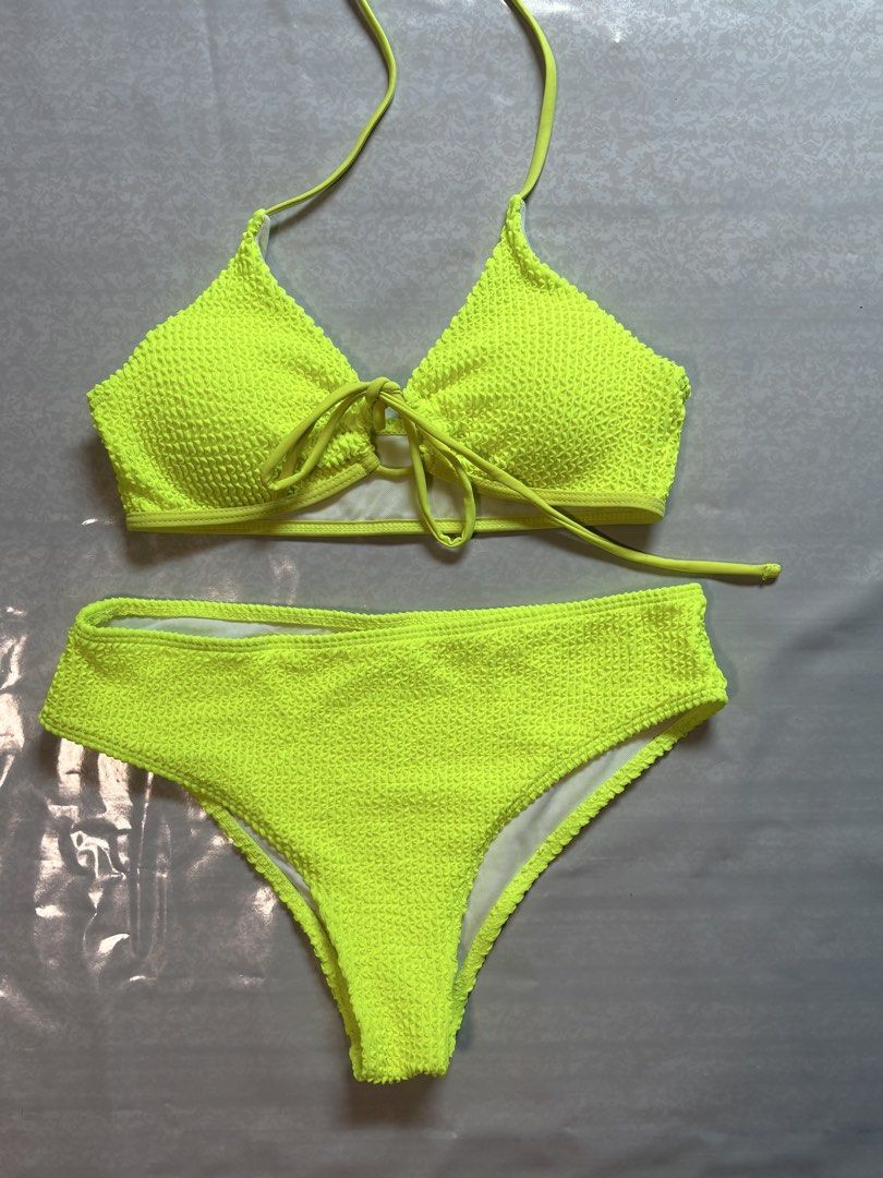 3 in 1 swimsuit neon yellow size medium (Category: Bikinis & Swimsuits) located in Rizal. Submitted by llaayy_ (Listing ID 1432472796, Image 2). Description: 3 in 1 swimsuit with cover up Size Medium 250 pesos Can ship via j&t or lalamove Location: Lower Antipolo.