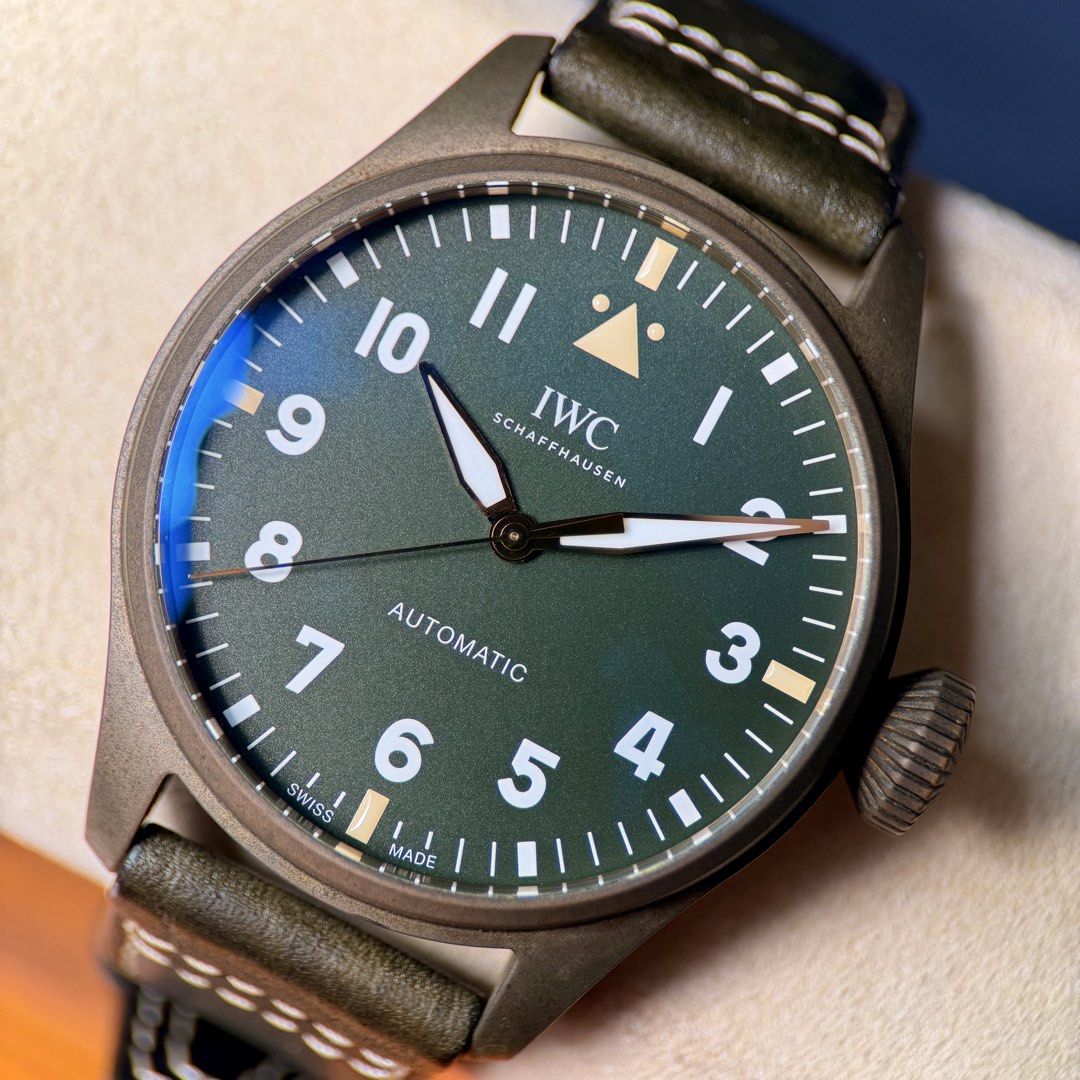 ✅ BEST VALUE IWC Big Pilot 43 Bronze Ref. IW329702 Mark (Category: Watches) located in Singapore. Submitted by deuceseven (Listing ID 1432440017, Image 1). Description: Condition: 9.8/10 (Mint, natural patina untouched🫡) ✅ Complete set, Local IWC, Jun’22 8-Year International Warranty‼️ The IWC Big Pilot’s Watch 43 Bronze ref. IW329702 has that rare kind of presence that feels both commanding and easy to live with. The 43mm bronze case gives it w