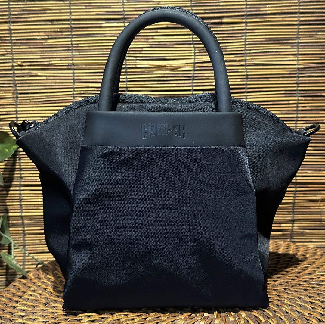 🇯🇵 CAMPER. Nylon Bag. Small Bag (Category: Luxury Bags & Wallets) located in Quezon City. Submitted by whatsinmyclosett (Listing ID 1432582475, Image 1). Description: 🇯🇵 CAMPER. Nylon Bag ☑️ITEM IN JAPAN ☑️VINTAGE ☑️100% ORIGINAL ☑️good condition ☑️ 17.5 X 27 X 20 CM ☑️manage your EXPECTATIONS this is second hand / vintage bag HINDI po BRANDNEW Binibili mo 🔴 normal sign of ussage maganda ang item! Missing strap. Kasya promax. Expensive ang b