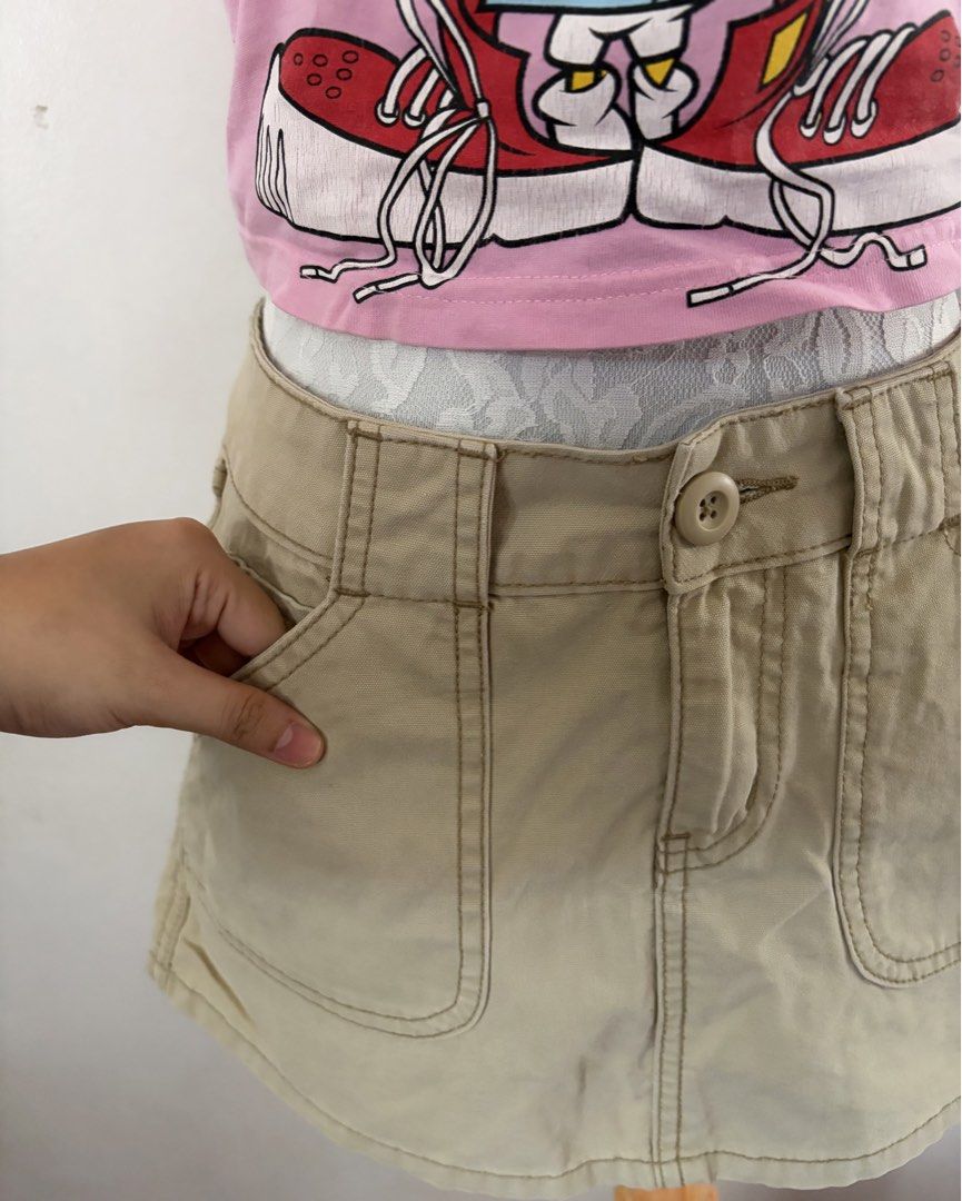 Abercrombie Khaki Mini Skirt (Category: Skirts) located in Manila. Submitted by _prelouve (Listing ID 1432511634, Image 3). Description: Waistline 30 Length 11.2.