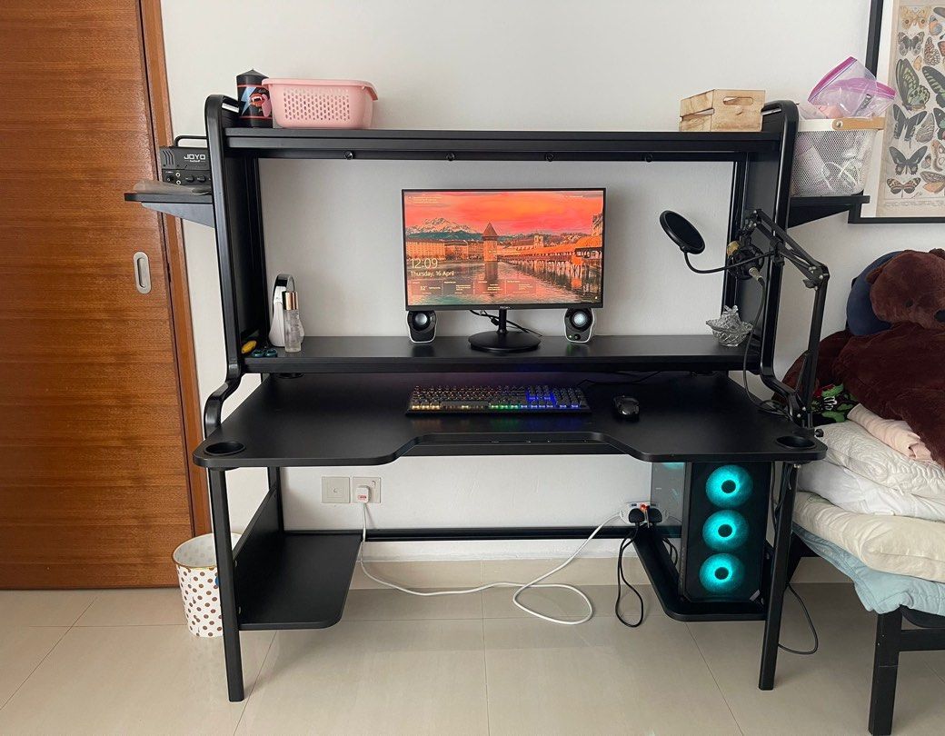 Aftershock desktop computer and free desk436891011137546240