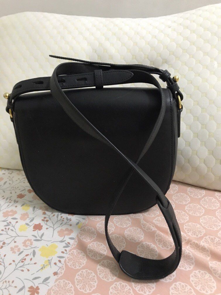 Alexander Wang Sling Bag (Category: Luxury Bags & Wallets) located in Manila. Submitted by freshlemon58885 (Listing ID 1432489100, Image 1). Description: Normal sign of usage No open pipes Japan Box.