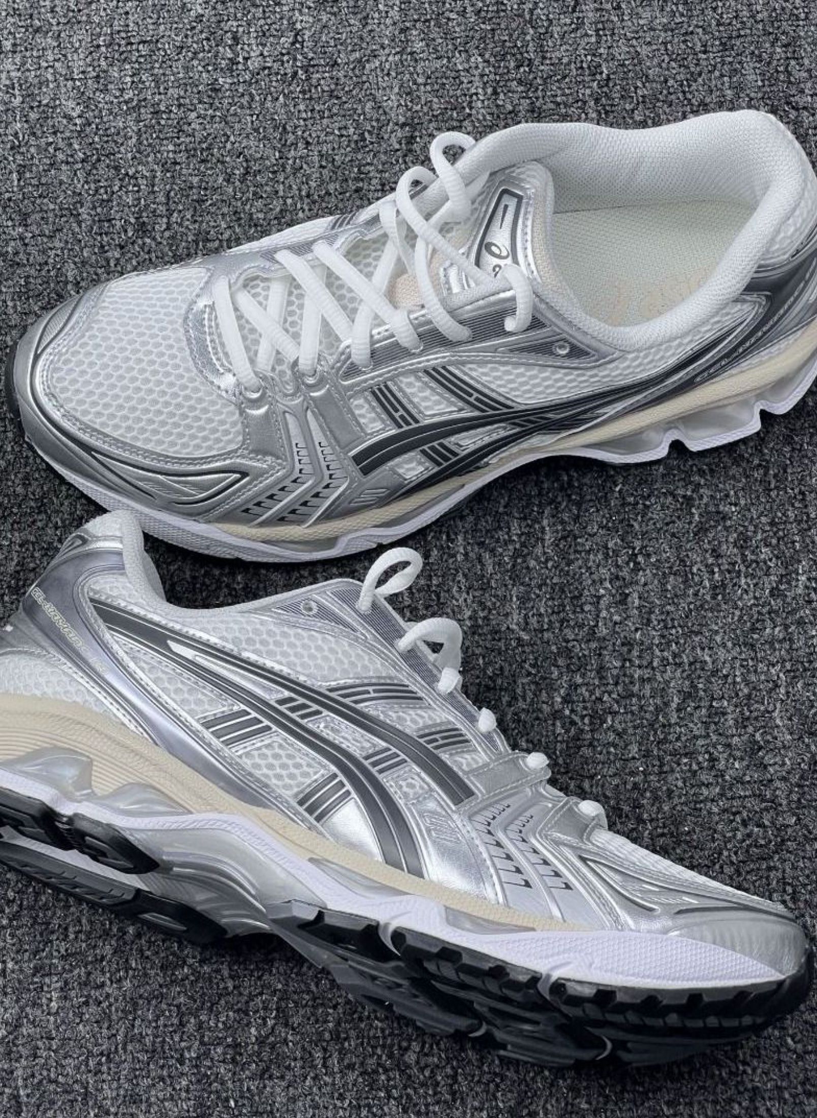 Asics Gel-Kayano 14 Silver White (Category: Sneakers) located in Singapore. Submitted by lddflower (Listing ID 1432534976, Image 3). Description: Attention Asics fans! Asics Gel-Kayano 14 Silver White — fresh drop 🆕 🔖 Brand new, sealed 📸 3-day photo confirmation 🚚 Free shipping (J&T/Ninja Van) 💰 Pay on delivery Want it? Chat me now!.
