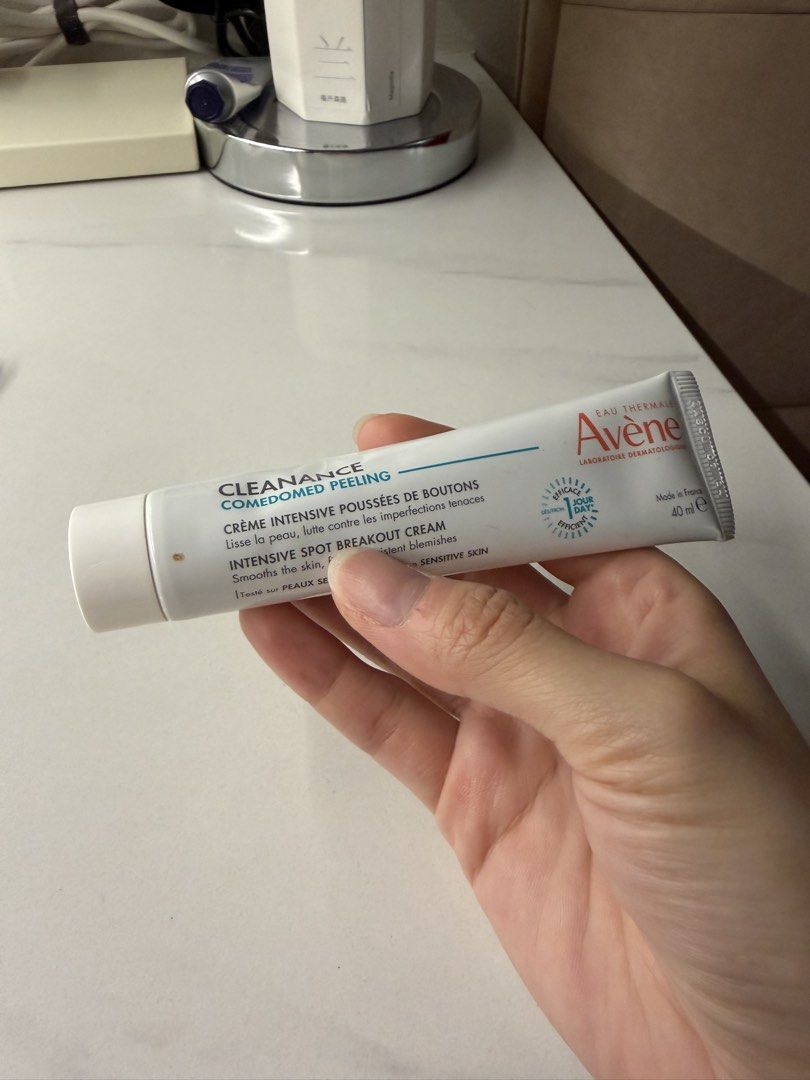 Avene Cleanance Comedomed Peeling 40ml (Category: Face Care) located in Manila. Submitted by luuuvlub (Listing ID 1432400165, Image 1). Description: - Avene Cleanance Comedomed Peeling - spot treatment for acne - good for oily acne prone sensitive skin - Intensive spot breakout cream - For sensitive skin - 40ml tube - Made in France - Daily use: Apply a thin layer to affected areas.