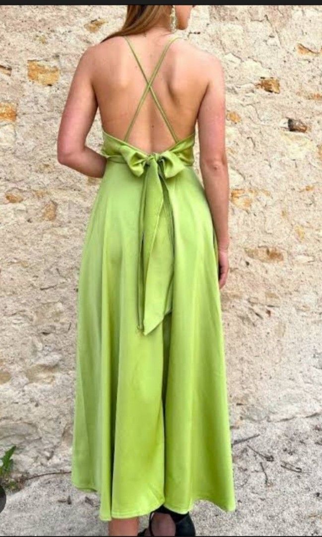 Avocado green satin dress (Category: Dresses) located in Batangas. Submitted by micaelaul (Listing ID 1432521850, Image 2). Description: Best for attending a wedding as a guest, same na same nung sa photo inspo. Nakalagay dun sa listed photo is up to 36bust but parang mas safe kung sa 34 lang...