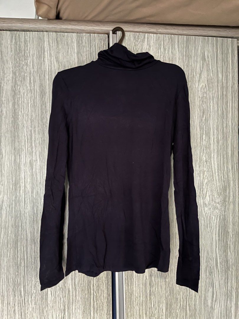 Dark Blue Turtleneck Long Sleeve Top (Category: Longsleeves) located in Mandaluyong City. Submitted by _cfpl (Listing ID 1432498013, Image 1). Description: - Classic black turtleneck top - Long sleeves - Comfortable fit - Versatile for layering - Soft, lightweight fabric - Suitable for casual and formal occasions.