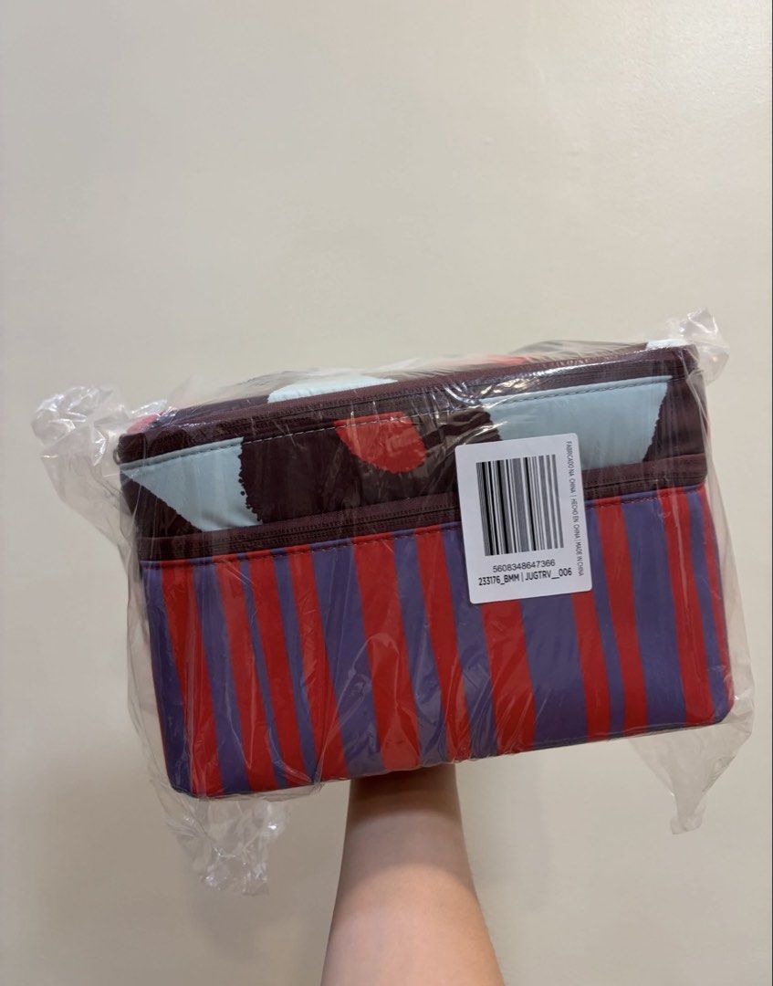 BNEW SEALED Parfois Printed Nylon Toiletry Bag (Category: Purses & Pouches) located in Manila. Submitted by gogglesss (Listing ID 1432493103, Image 2). Description: - SRP P2295 - sealed - brand new with tag Rectangular printed nylon toiletry bag. Two compartments with zip fastening and inner lining. Inner elastic and button pockets. Inner mirror. Fixed hand strap. Band to attach to trolley..