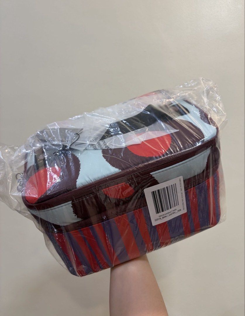 BNEW SEALED Parfois Printed Nylon Toiletry Bag (Category: Purses & Pouches) located in Manila. Submitted by gogglesss (Listing ID 1432493103, Image 3). Description: - SRP P2295 - sealed - brand new with tag Rectangular printed nylon toiletry bag. Two compartments with zip fastening and inner lining. Inner elastic and button pockets. Inner mirror. Fixed hand strap. Band to attach to trolley..