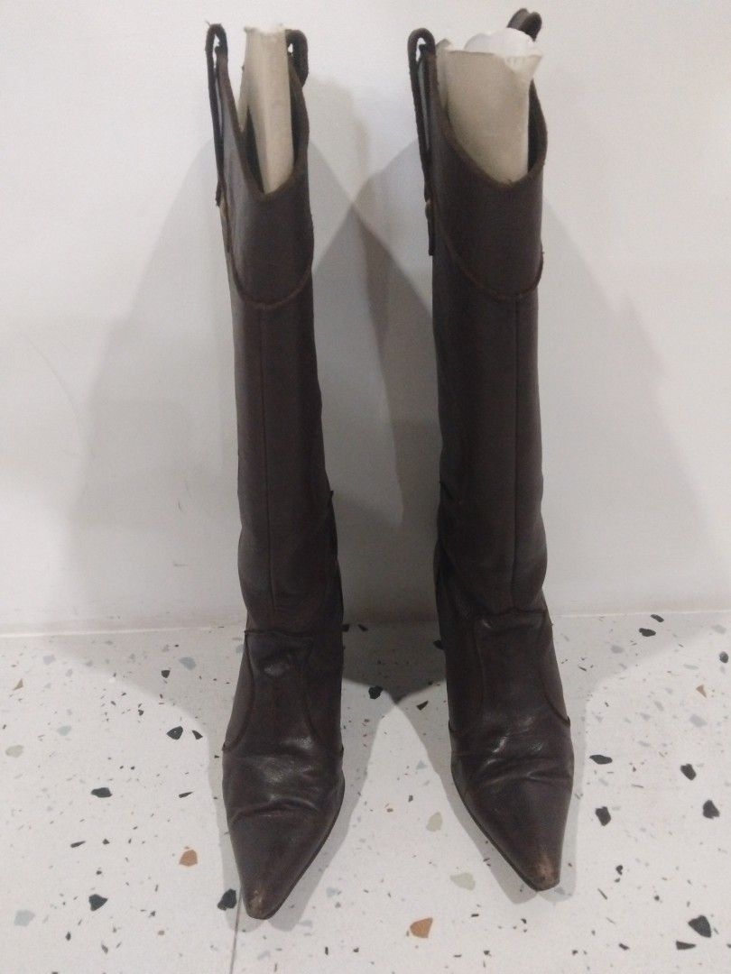 Brown leather High Knee Boots From Japan (Category: Boots) located in Rizal. Submitted by eazy08 (Listing ID 1432510493, Image 2). Description: Brown leather High Knee Boots From Japan Size: 23CM Color: Dark Brown - Brown boots - Pointed toe - Mid-height heel - Strap detail with gold button - In Good Condition - Classic style - From Japan pick-up via lalamove c/o buyer or self pick-up Qc Area .