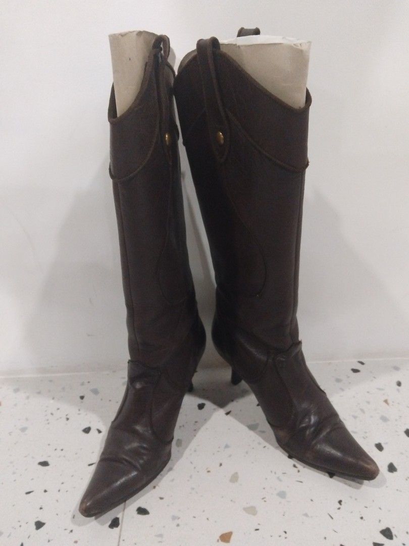 Brown leather High Knee Boots From Japan (Category: Boots) located in Rizal. Submitted by eazy08 (Listing ID 1432510493, Image 3). Description: Brown leather High Knee Boots From Japan Size: 23CM Color: Dark Brown - Brown boots - Pointed toe - Mid-height heel - Strap detail with gold button - In Good Condition - Classic style - From Japan pick-up via lalamove c/o buyer or self pick-up Qc Area .