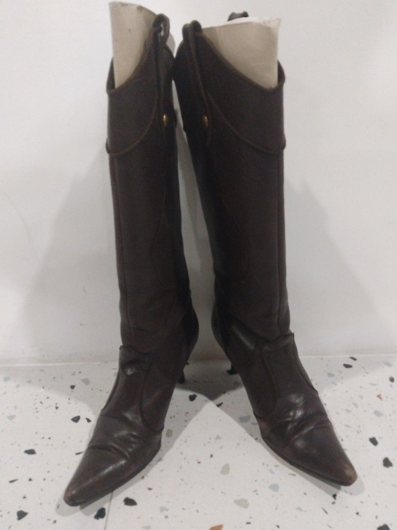 Brown leather High Knee Boots From Japan (Category: Boots) located in Rizal. Submitted by eazy08 (Listing ID 1432510493, Image 1). Description: Brown leather High Knee Boots From Japan Size: 23CM Color: Dark Brown - Brown boots - Pointed toe - Mid-height heel - Strap detail with gold button - In Good Condition - Classic style - From Japan pick-up via lalamove c/o buyer or self pick-up Qc Area .