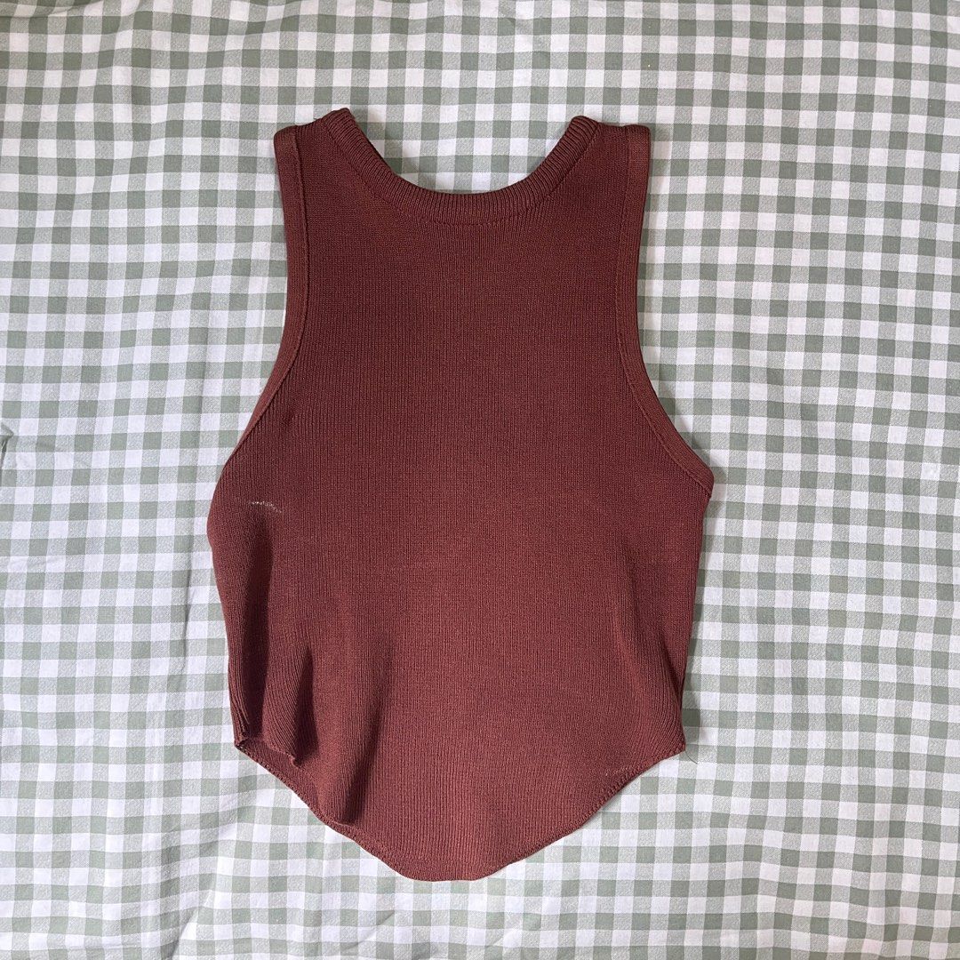 Brown Ribbed Tank Top (Category: Sleeveless) located in Taytay. Submitted by pompompurinrin (Listing ID 1432596958, Image 1). Description: – never worn – rfs: don't like the color payment via gcash or maribank, shipping fee should be shouldered by buyer.