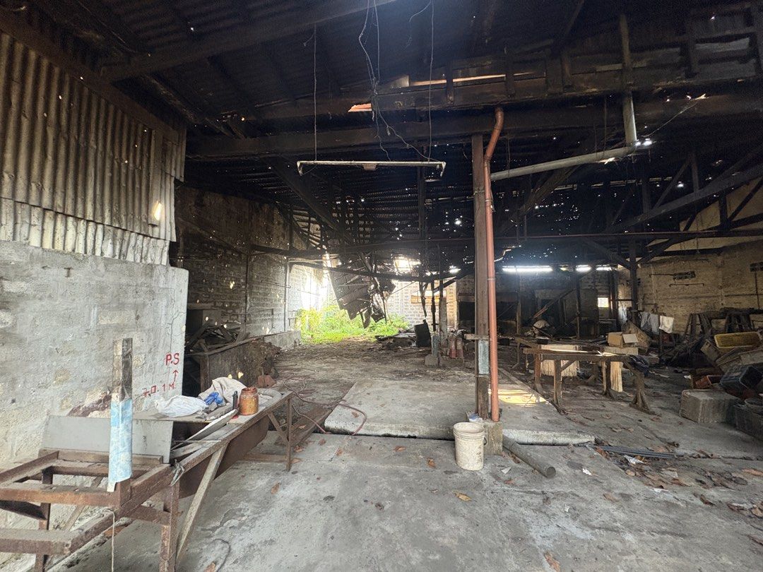 800sqm INDUSTRIAL LOT CAUNTA (Category: House & Lot) located in Quezon City. Submitted by espanuele16 (Listing ID 1432568711, Image 3). Description: Owner Seller 800 SQM Industrial Lot with old Warehouse for Sale Former New Miracle Candle Manufacturing Corp Adress: 29 F Samonte St, Cainta, 1900 Rizal Google pin: https://maps.app.goo.gl/iEcFk34d8kamYHUd7?g_st=ic total Lot Area: 1000 Frontage: approx. 30 meters Industrial lot – ideal for warehouse,