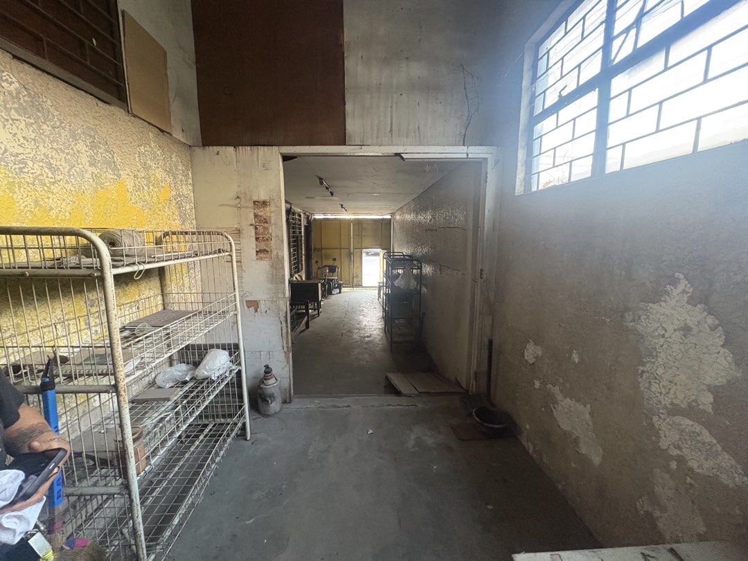 800sqm INDUSTRIAL LOT CAUNTA (Category: House & Lot) located in Quezon City. Submitted by espanuele16 (Listing ID 1432568711, Image 2). Description: Owner Seller 800 SQM Industrial Lot with old Warehouse for Sale Former New Miracle Candle Manufacturing Corp Adress: 29 F Samonte St, Cainta, 1900 Rizal Google pin: https://maps.app.goo.gl/iEcFk34d8kamYHUd7?g_st=ic total Lot Area: 1000 Frontage: approx. 30 meters Industrial lot – ideal for warehouse,