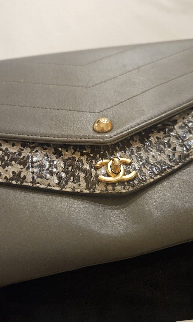 CHANEL clutch (Category: Luxury Bags & Wallets) located in Paranaque City. Submitted by beleescloset (Listing ID 1432527669, Image 3). Description: Guaranteed authentic With dustbag and card Very elegant.