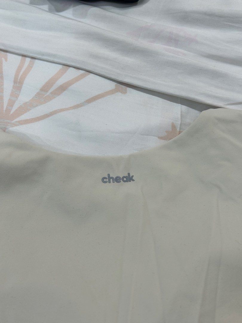 Cheak top (Category: Activewear) located in Subang Jaya. Submitted by a1icialee (Listing ID 1432495921, Image 3). Description: Cheak. bought it around 180, not but size so selling it off for rm80 .