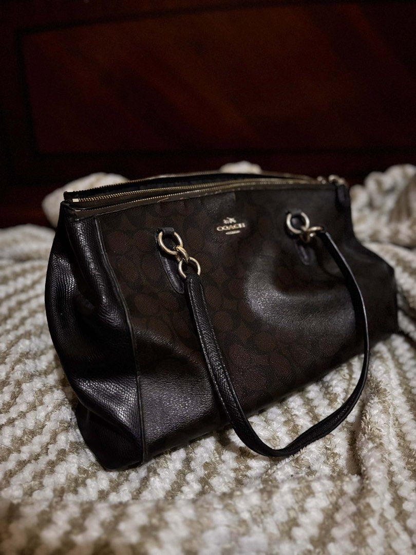 Coach Brown Signature Tote Bag (Category: Luxury Bags & Wallets) located in Manila. Submitted by clearedandcherished (Listing ID 1432457110, Image 2). Description: .