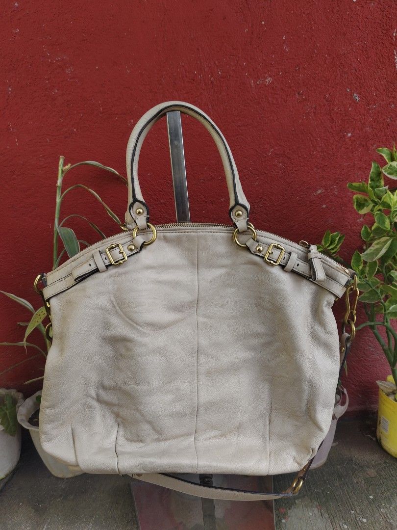 COACH MADISON IVORY OFF WHITE LEATHER (Category: Luxury Bags & Wallets) located in Bulacan. Submitted by markkiethrift2023 (Listing ID 1432524906, Image 2). Description: COACH MADISON IVORY OFF WHITE LEATHER VERY GOOD CONDITION NEED CLEAN AND SIGN OF USAGE.
