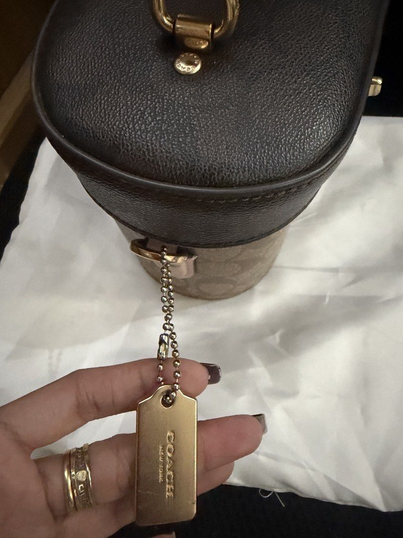 Coach Vanity Sling Bag (Category: Luxury Bags & Wallets) located in Rizal. Submitted by caintarizal2024 (Listing ID 1432459607, Image 2). Description: 👜 FOR SALE: Original Coach Bag 👜 Selling my original Coach vanity/top handle bag for only ₱2,300 ✨ ✔️ Comes with detachable long strap ✔️ With original Coach dust bag ✔️ Nice and classy design ✔️ Spacious enough for your essentials Condition: Pre-loved. Please note may issue sa pink leather handl