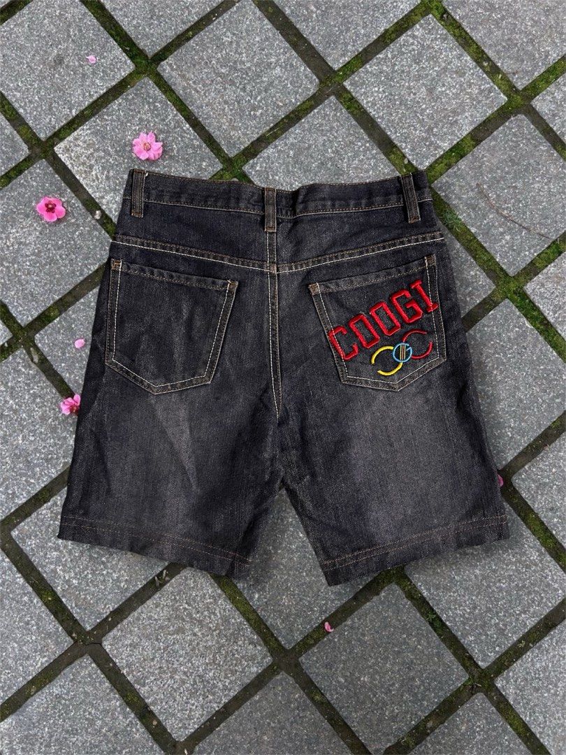 COOGI Shorts (Category: Shorts) located in Vigan. Submitted by vaelthrii (Listing ID 1432552721, Image 2). Description: W: 27-28 Hem: 9 Excellent Condition Gcash ONLY Payment first.