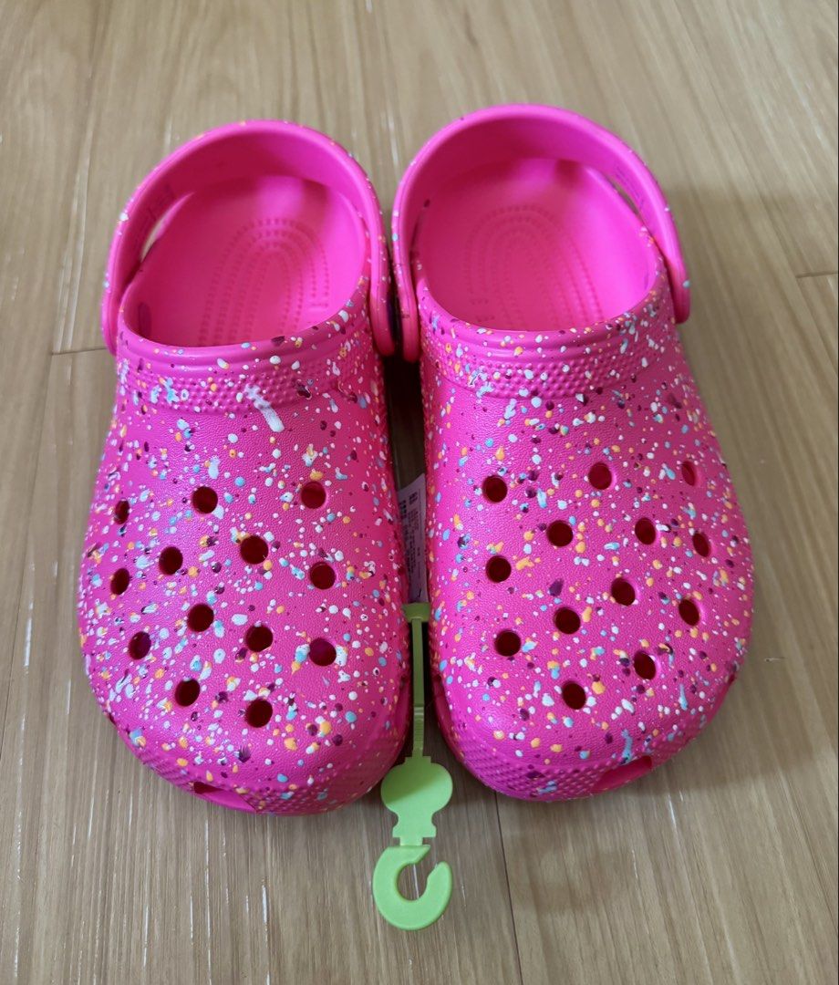 Crocs Kids (Category: Babies & Kids Fashion) located in Taytay. Submitted by chie2022 (Listing ID 1432403050, Image 1). Description: - Brand new - Original with tag - Bought from the US - Color: Pink - Paint splatter design - Size: J3 (21.7cm | see size chart in photo) - RFS: Extra pair.