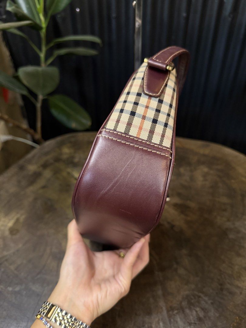 Daks london shoulder bag (Category: Luxury Bags & Wallets) located in Batangas. Submitted by declutterwithclare_ (Listing ID 1432503903, Image 3). Description: Original daks london shoulder bag Combination of canvas & leather 9.5/10 In excellent condition ✨ Rank A.