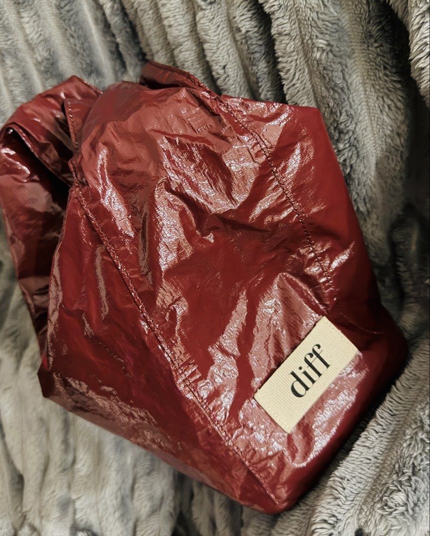 DIFF Hobo Bag (Category: Shoulder Bags) located in Singapore. Submitted by vlftjwls (Listing ID 1432492474, Image 2). Description: IN WINE COLOUR Condition : 9/10 ✨ Korea trending bag ✨ Seldom used thus selling No negotiations please thank you .