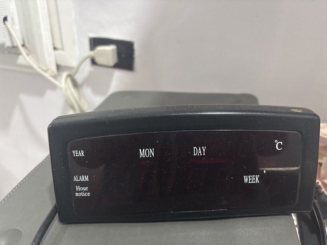 Digital Clock (Category: Clocks) located in Cebu City. Submitted by makeupdontbreakup (Listing ID 1432450573, Image 1). Description: .