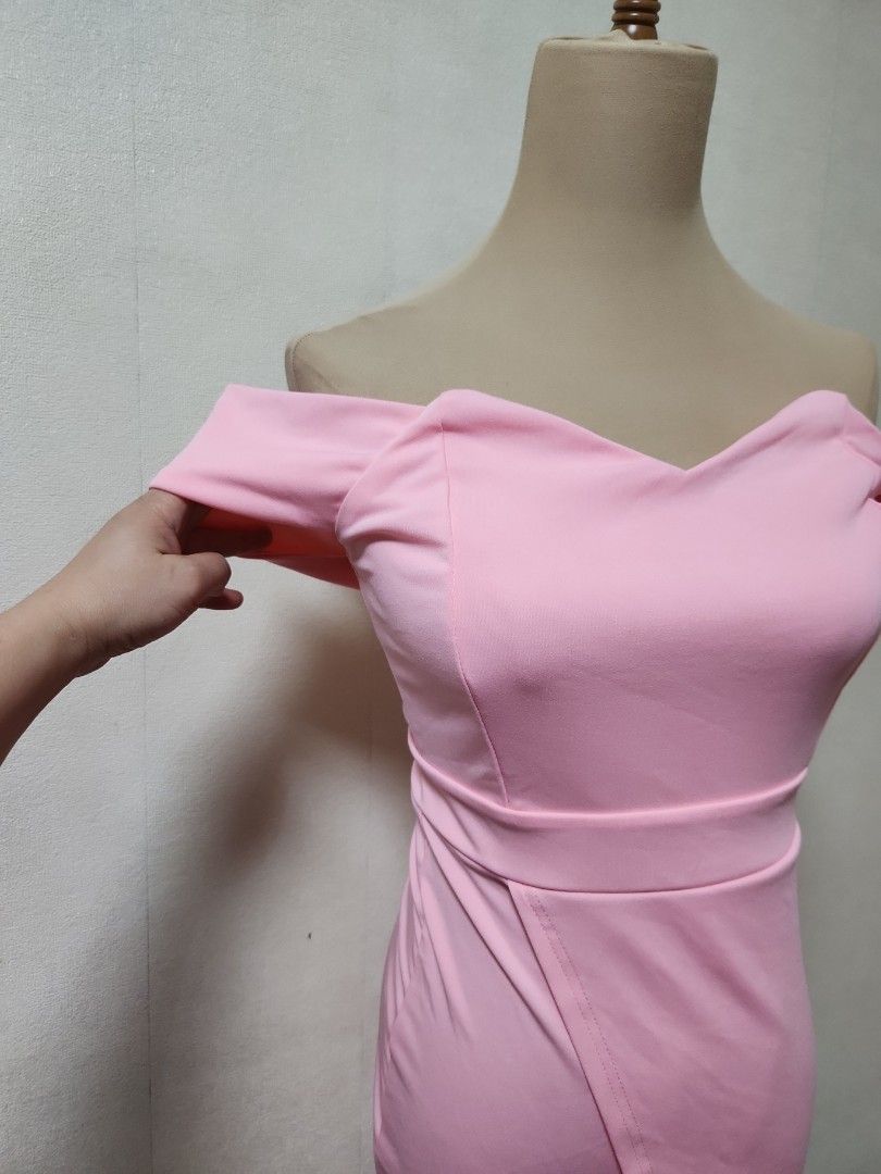 Elegant pink dress small (Category: Evening dresses & gowns) located in Marikina City. Submitted by KanamiFinds (Listing ID 1432569970, Image 2). Description: off shoulders length: 35 inches from shoulders waist: 28 to 30 inches bust: 30 to 36 inches.