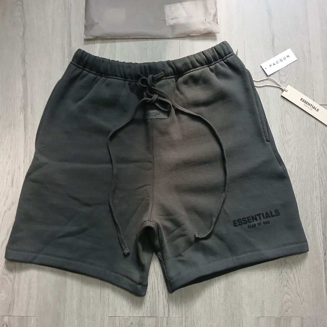 essentials fear of god SS22 shorts （分類：短褲）位於 Hong Kong。 由 hushmoneh 提交（商品編號 1432575684，圖片 1）。簡介： 。
