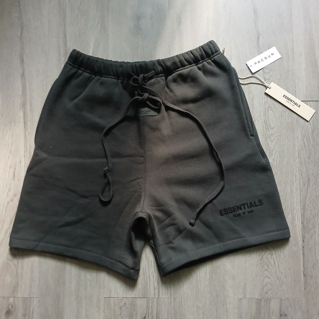 essentials fear of god SS22 shorts （分類：短褲）位於 Hong Kong。 由 hushmoneh 提交（商品編號 1432575684，圖片 2）。簡介： 。