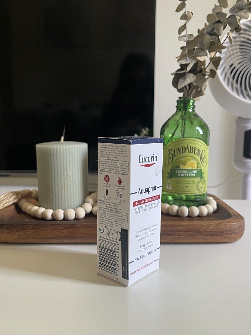Eucerin Aquaphor Baume Réparateur (Category: Face Care) located in Manila. Submitted by declutterwnikki (Listing ID 1432415746, Image 2). Description: - Eucerin Aquaphor Repairing Balm - For dry and cracked skin - Clinically proven to repair very dry, irritated skin - Accelerates skin regeneration - Fragrance-free and preservative-free - Suitable for sensitive skin - Made in France.