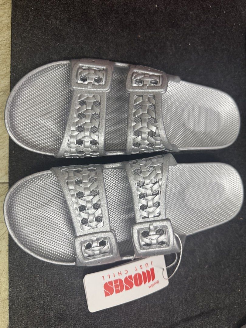 Freedom Moses Paz Silverado Slides Unisex (Category: Flats & Sandals) located in Malabon City. Submitted by rachellerc05 (Listing ID 1432498098, Image 2). Description: Freedom Moses Paz Silverado Slides Unisex Have a textured footbed and a woven design on the straps. The tag indicates size EU 42-43, US Men's 9-10 US Women’s 11-12 UK 7.5-8 Sole measurement: 29 cm.