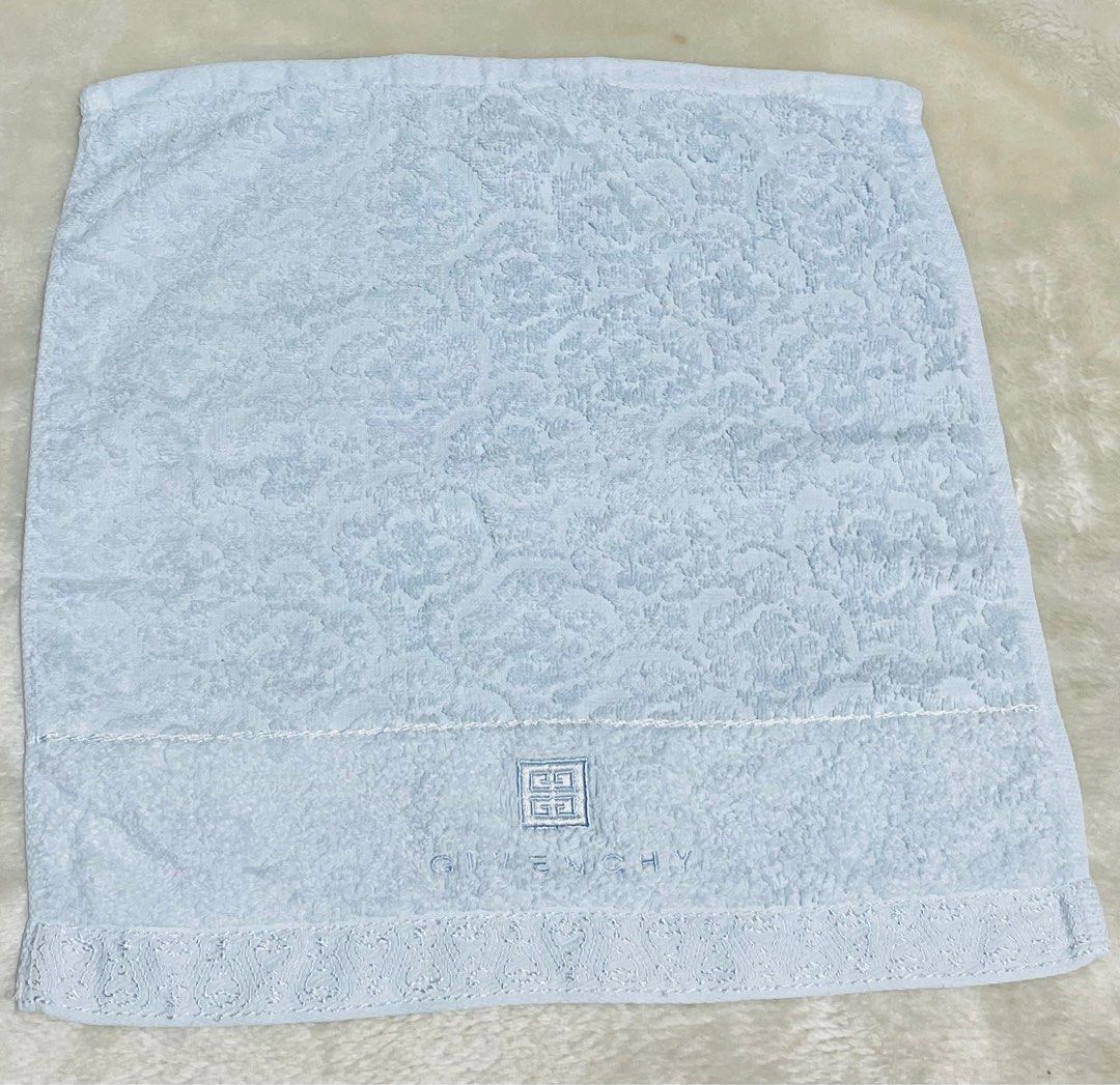 Givenchy hand towel big size (Category: Towels, Napkins & Holders) located in Mandaue City. Submitted by chuchi152615 (Listing ID 1432502158, Image 3). Description: .