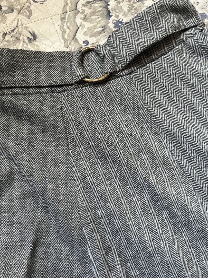 Gray Herringbone Midi Skirt with Belt (Category: Skirts) located in Bulacan. Submitted by 01.soleil (Listing ID 1432430845, Image 2). Description: length: 26 inches waist: 25 - 29 inches (garterized).