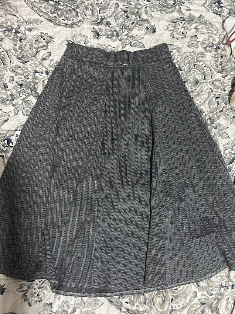 Gray Herringbone Midi Skirt with Belt (Category: Skirts) located in Bulacan. Submitted by 01.soleil (Listing ID 1432430845, Image 1). Description: length: 26 inches waist: 25 - 29 inches (garterized).