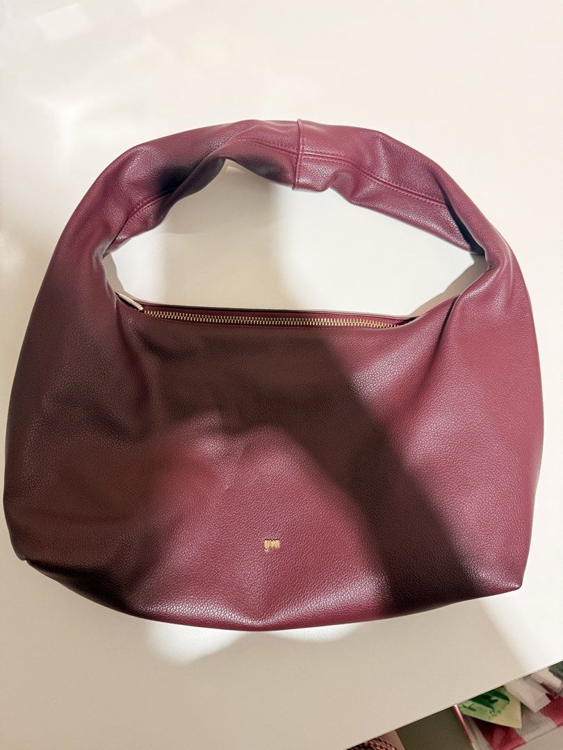 GVN hobo bag (Category: Luxury Bags & Wallets) located in Calumpit. Submitted by sunsuncob (Listing ID 1432433796, Image 1). Description: GVN hobo bag in oxblood .