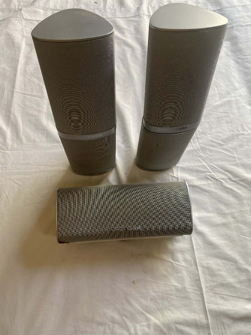 Harman Kardon Speaker Set (5pcs) (Category: Headphones & Headsets) located in Antipolo. Submitted by canadafindss (Listing ID 1432505138, Image 3). Description: 🇨🇦 Canada Finds – Harman Kardon Speaker Set (5pcs) Clean and stylish Harman Kardon speaker set. Perfect for home theater or minimalist setup. Included: • 4 Satellite speakers • 1 Center speaker • Total: 5 speakers Details: • Brand: Harman Kardon • Condition: Good, tested • Compact and m
