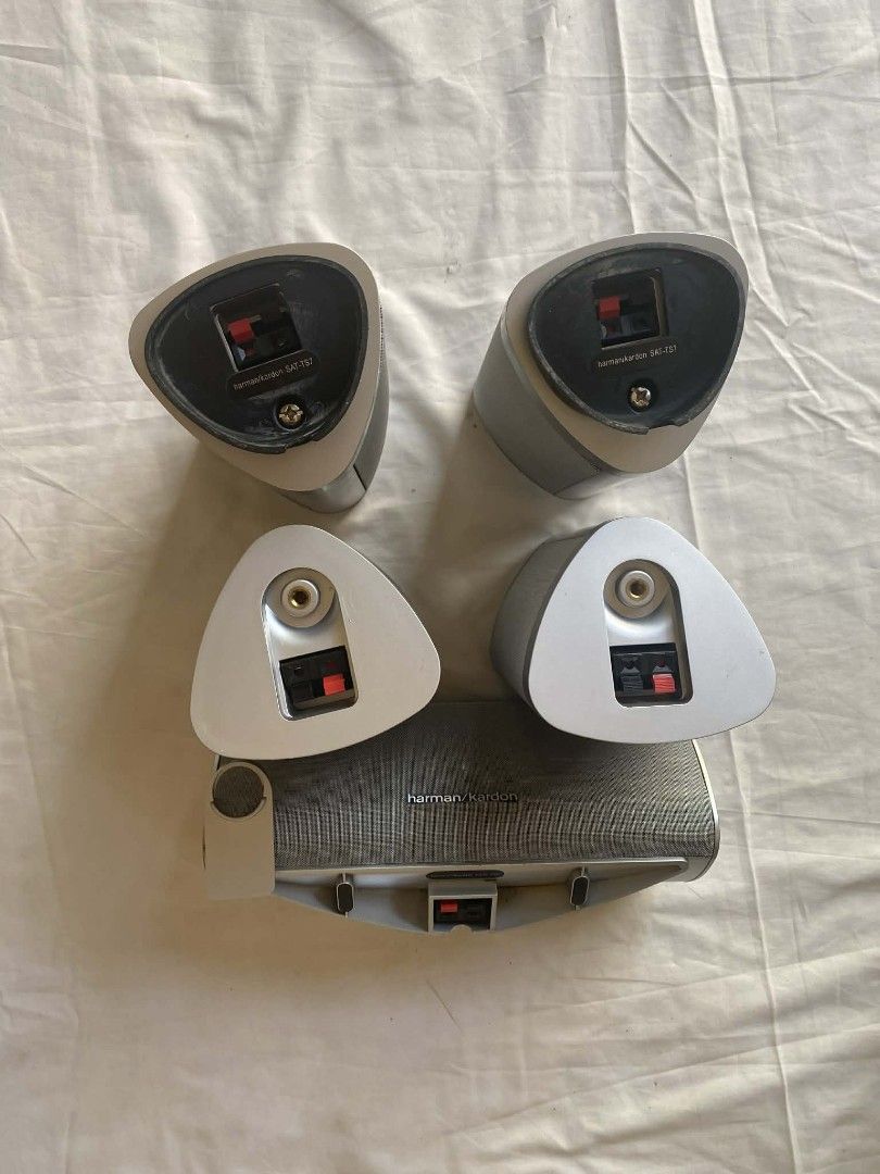 Harman Kardon Speaker Set (5pcs) (Category: Headphones & Headsets) located in Antipolo. Submitted by canadafindss (Listing ID 1432505138, Image 2). Description: 🇨🇦 Canada Finds – Harman Kardon Speaker Set (5pcs) Clean and stylish Harman Kardon speaker set. Perfect for home theater or minimalist setup. Included: • 4 Satellite speakers • 1 Center speaker • Total: 5 speakers Details: • Brand: Harman Kardon • Condition: Good, tested • Compact and m