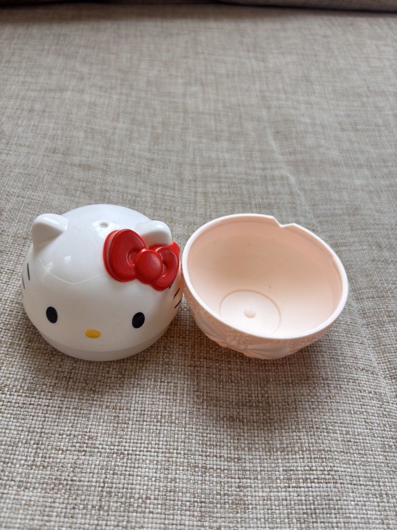 Hello Kitty Happy Meal Lantern-shaped Shaking Rice Ball Maker (Category: Character Goods) located in Calamba. Submitted by cur8d (Listing ID 1432431138, Image 2). Description: .