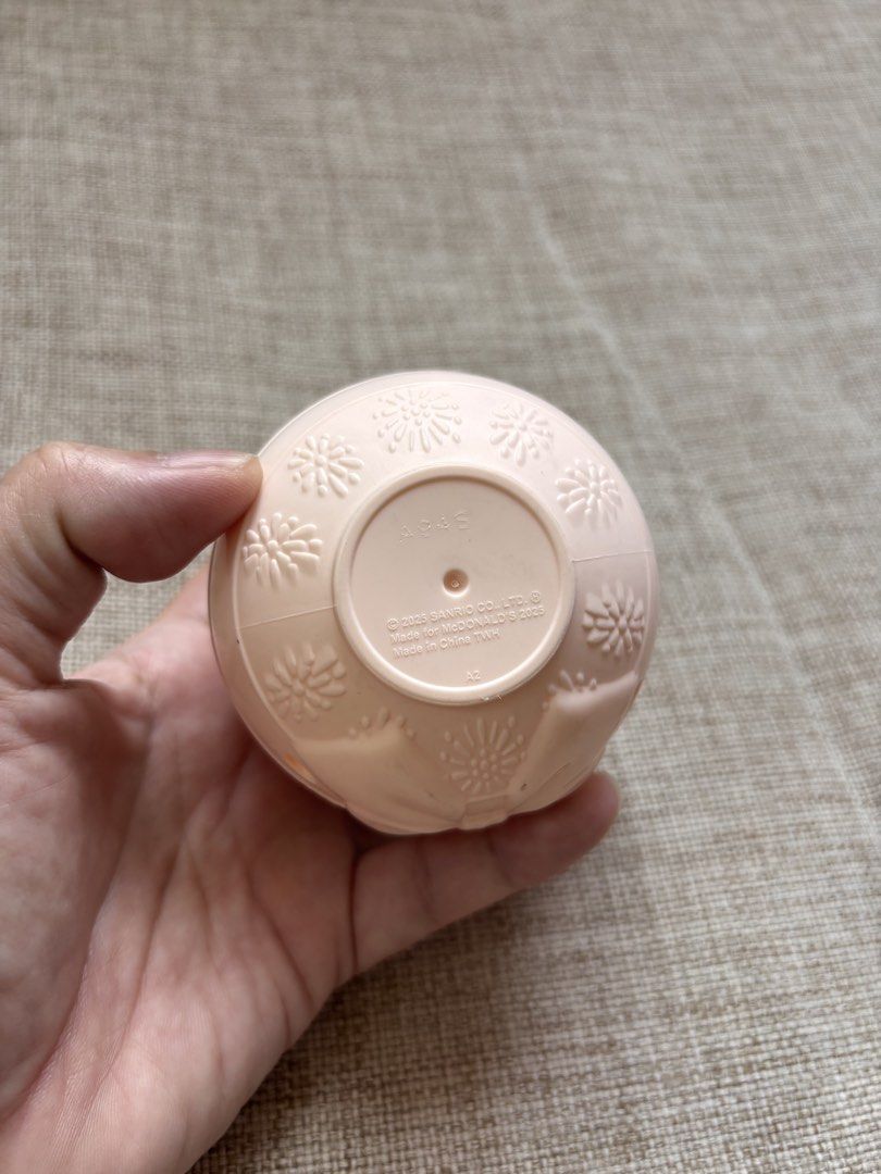 Hello Kitty Happy Meal Lantern-shaped Shaking Rice Ball Maker (Category: Character Goods) located in Calamba. Submitted by cur8d (Listing ID 1432431138, Image 3). Description: .