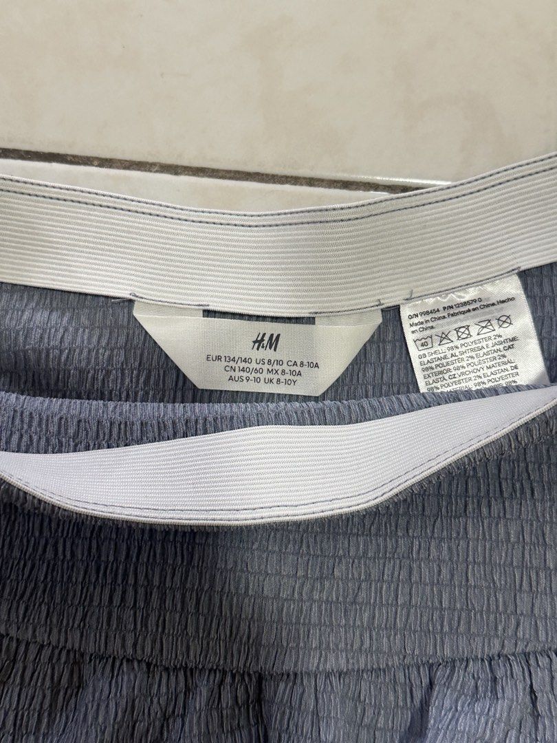 H&M Crinkled Jersey Skirt (Category: Skirts) located in Manila. Submitted by pachookie (Listing ID 1432462800, Image 3). Description: Gartered 22-28 in/US 8 .
