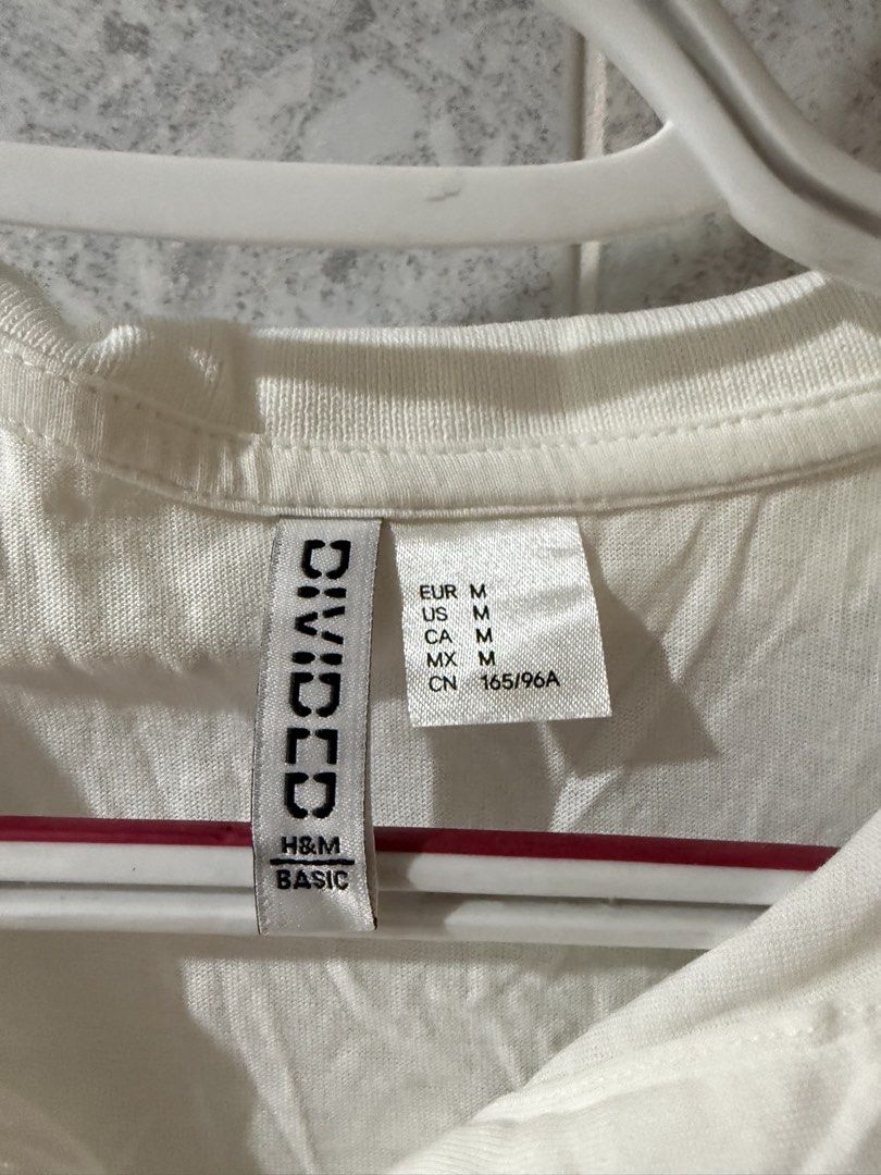 H&M Divided White Polo Shirt (Category: Shirts) located in Manila. Submitted by oceans18 (Listing ID 1432558802, Image 2). Description: H&M Divided white polo shirt, size M. Cropped style with collared neckline and short sleeves. Button-up front. Lightweight fabric. Great for casual wear..
