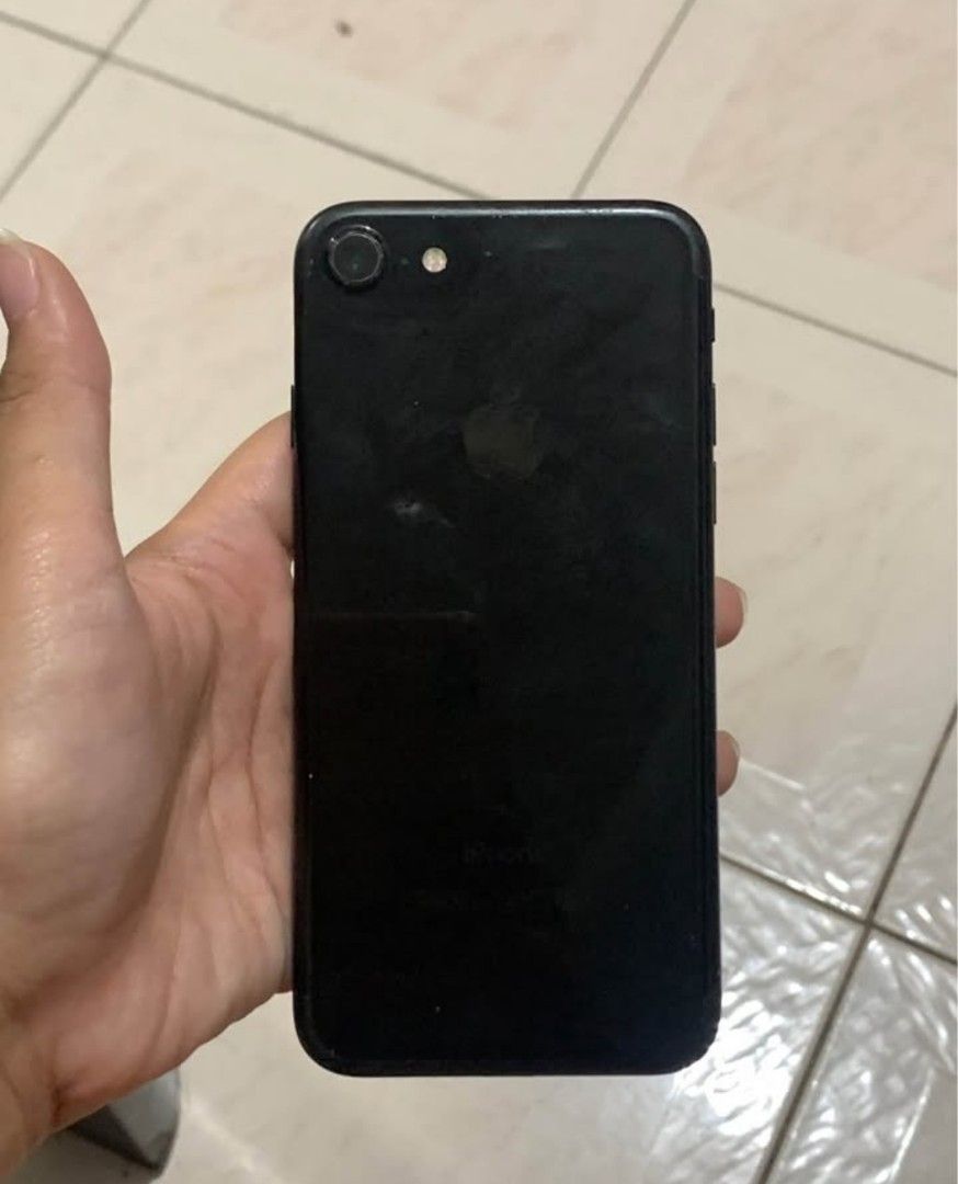 Iphone 7 (Category: iPhone 7 Series) located in Tayabas. Submitted by kleaaa_lei (Listing ID 1432536084, Image 2). Description: Iphone 7 128gb 2,500 Issue: back cam shakey and speaker ng cam but front cam still good bh:72% still good.