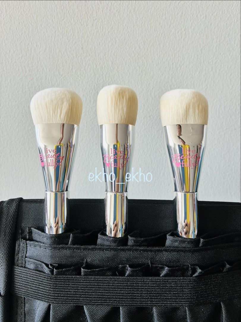 IT Cosmetics Makeup Brushes (Category: Makeup) located in Mandaluyong City. Submitted by ekho_ekho (Listing ID 1432431656, Image 2). Description: all brand new albeit washed/sanitized *purchased from sho pee so not authentic ——- No rush shipping. Same day delivery (Grab/Lalamove etc) okay but give a day’s notice. No low-ballers. Prices already lower than retail..