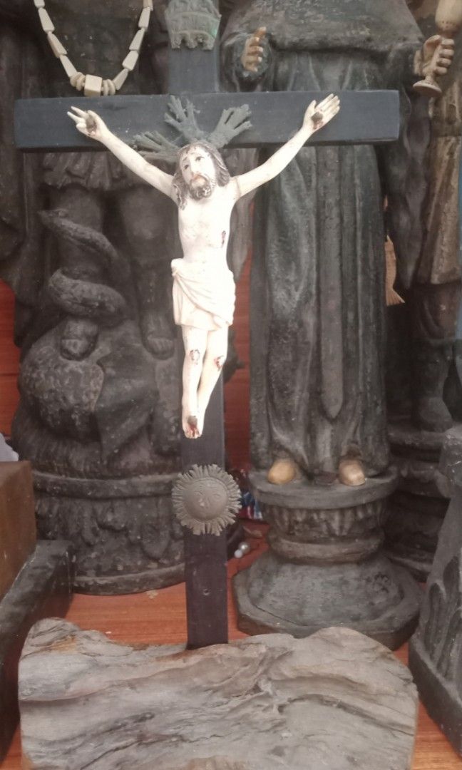 Ivory Crucifix (Category: Religious Items) located in Cagayan de Oro. Submitted by humandignityadvocate (Listing ID 1432267307, Image 3). Description: Ivo crucifix.