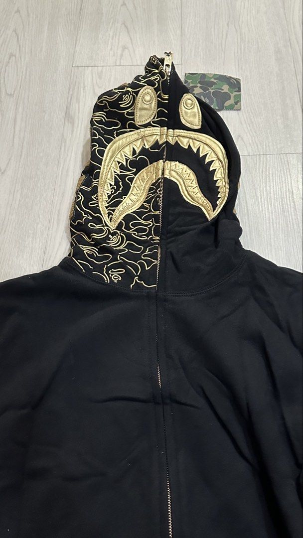 Jacket (Category: Coats, Jackets and Outerwear) located in Singapore. Submitted by lch1816 (Listing ID 1432501035, Image 3). Description: Brand new .