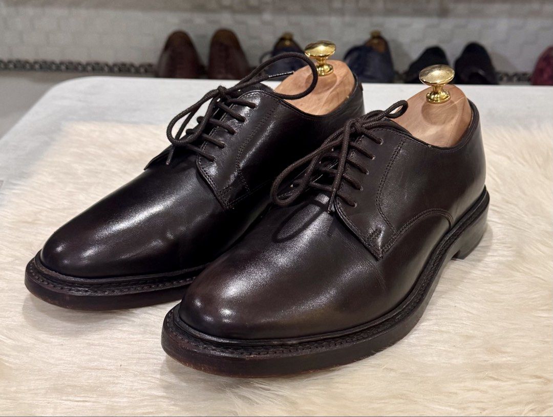 j.crew Ludlow PlainToe Oxford in DarkBrown (Category: Dress Shoes) located in Paranaque City. Submitted by sole2squeeze (Listing ID 1432525417, Image 2). Description: - J.Crew Ludlow leather shoes - Rich brown color - Size 9 - Lace-up style - Sturdy sole - Timeless and versatile design - J.Crew branding visible inside.