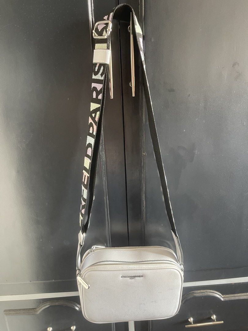 Karl lagerfeld bags (Category: Luxury Bags & Wallets) located in San Juan City. Submitted by dyoza23 (Listing ID 1432515353, Image 2). Description: All originals.